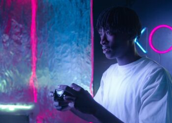 Overwatch 2 Fans React to Cowboy Bebop Collaboration, Question Cassidy’s Spike Spiegel Skin